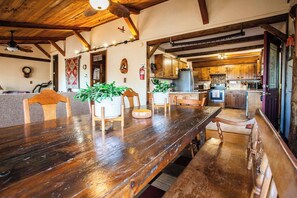 Dining - Black Bear Lodge at gorgeous Lake Jocassee (Salem)