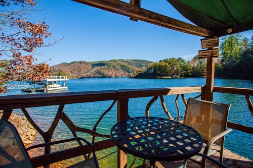 Welcome to Black Bear Lodge at beautiful Lake Jocassee!