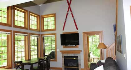 Beautiful Condo Located In Disciples Village ~ Steps to ski and water park!