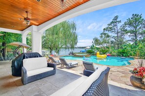 Piscine extérieure, piscine chauffée