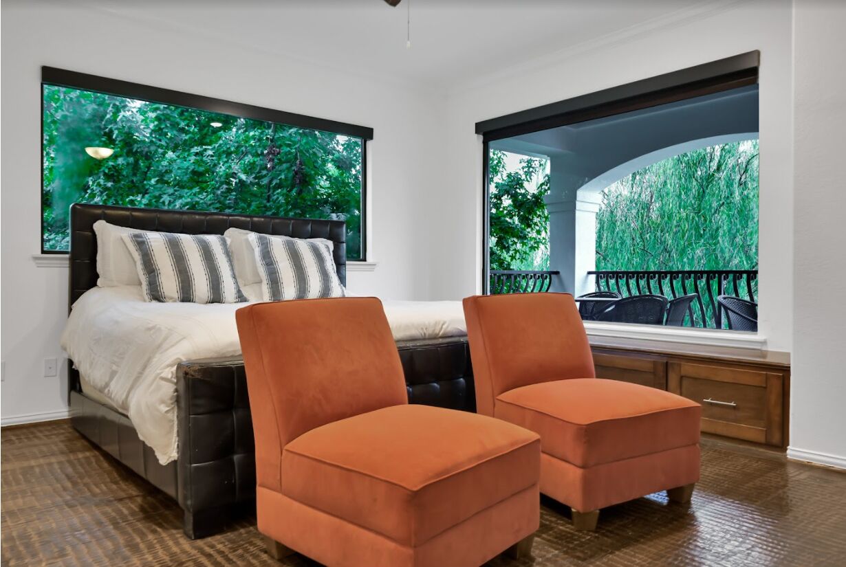 5 bedrooms, desk, iron/ironing board, free WiFi