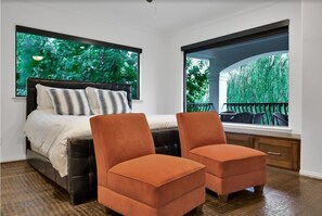 5 soverom, skrivebord, strykejern/-brett og wi-fi (inkludert)