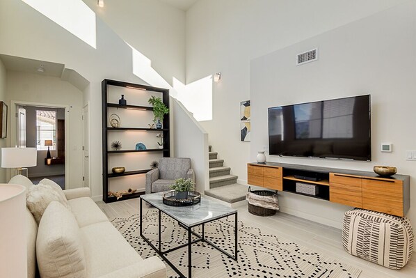 Télévision, médiathèque, vidéothèque, chaîne hi-fi