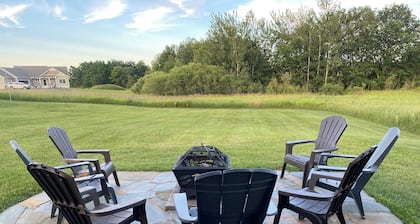 COZY COMFORTABLE HOME - GREAT LOCATION TO ENJOY TRAVERSE CITY AREA