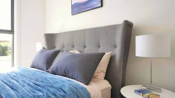 3 bedrooms, desk, iron/ironing board, travel crib