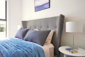 3 bedrooms, desk, iron/ironing board, travel cot