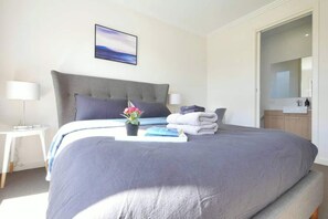 3 bedrooms, desk, iron/ironing board, travel cot