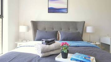 3 bedrooms, desk, iron/ironing board, travel crib