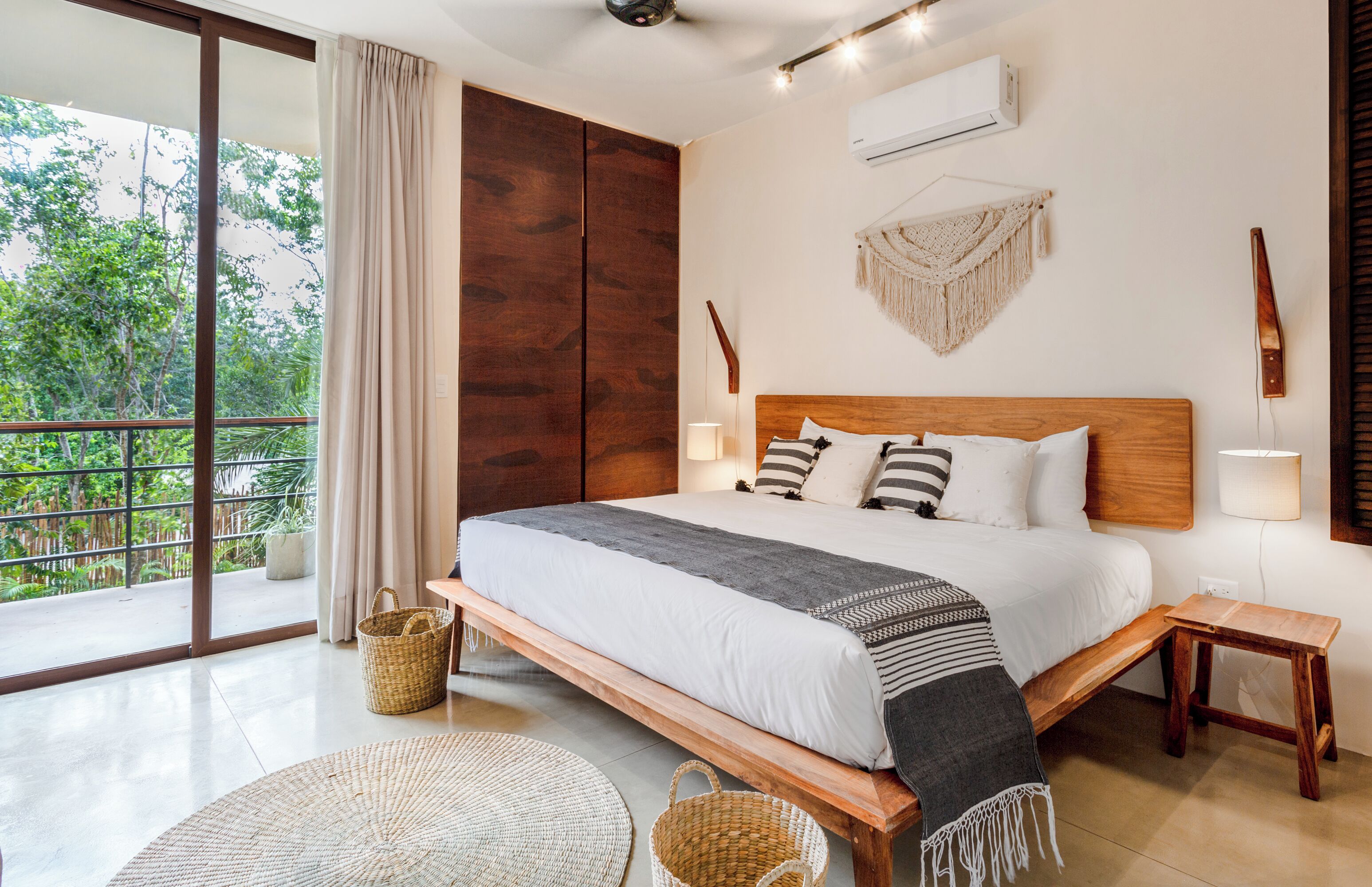 Exclusive Apartment, 1 Bedroom | In-room safe, blackout drapes, free WiFi, bed sheets