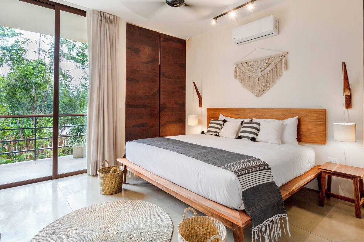 Exclusive Apartment, 1 Bedroom | In-room safe, blackout drapes, WiFi (free), bed sheets