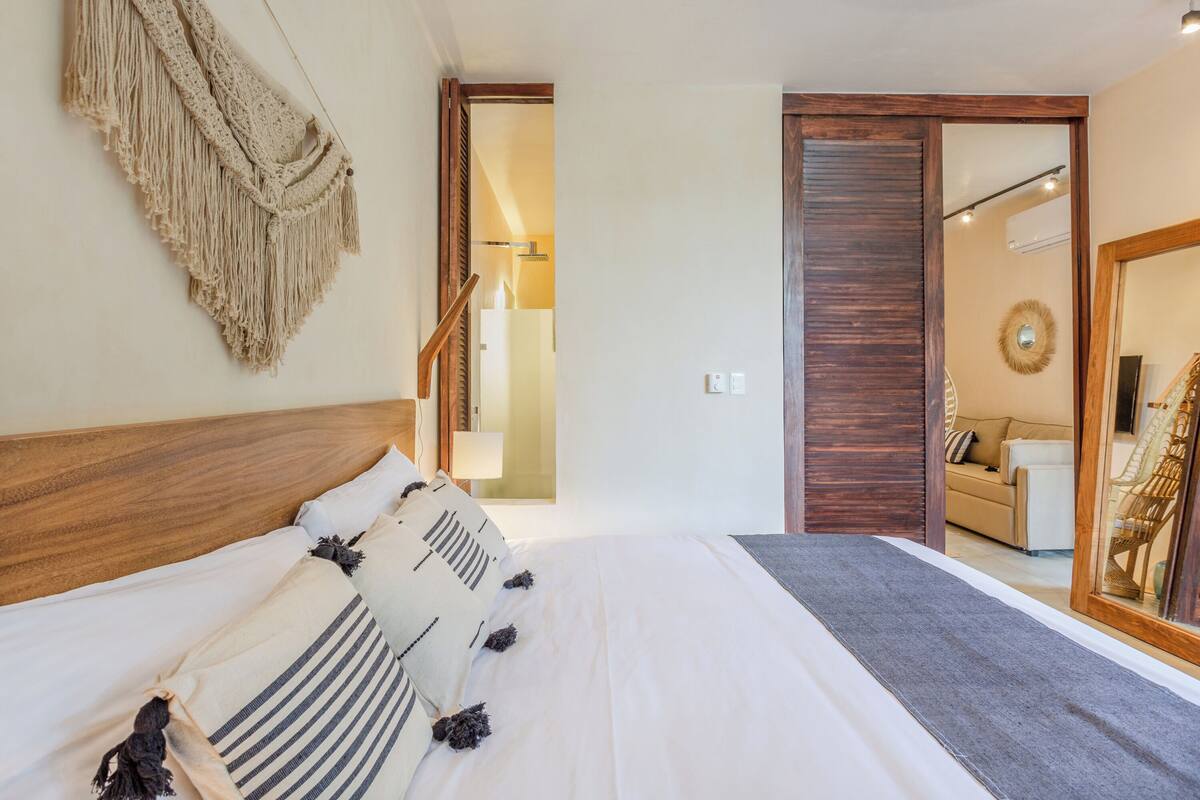 Deluxe-Apartment, 2 Schlafzimmer | 1 Schlafzimmer, Zimmersafe, Verdunkelungsvorhänge, kostenloses WLAN