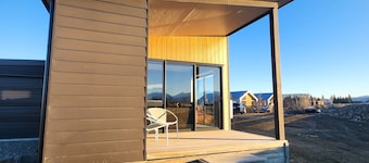 TWIZEL - House near the lake