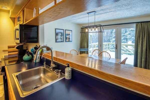 Fridge, microwave, oven, stovetop - Rock Pond Condo 32 - Large ski in ski out condo for the whole family (Rangeley)
