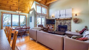 TV, fireplace, books - Rock Pond Condo 75 | Beautiful end unit at Saddleback (Sandy River Plantation)