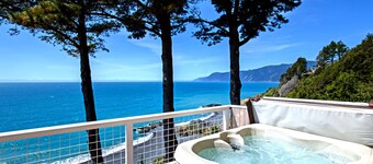 Gorgeous Oceanview! by OceanviewHotTubs Tesla Charging Oceanfront! Shelter Cove