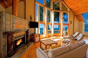 Smart TV, fireplace, DVD player