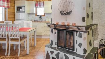 Fridge, microwave, dishwasher, cookware/dishes/utensils