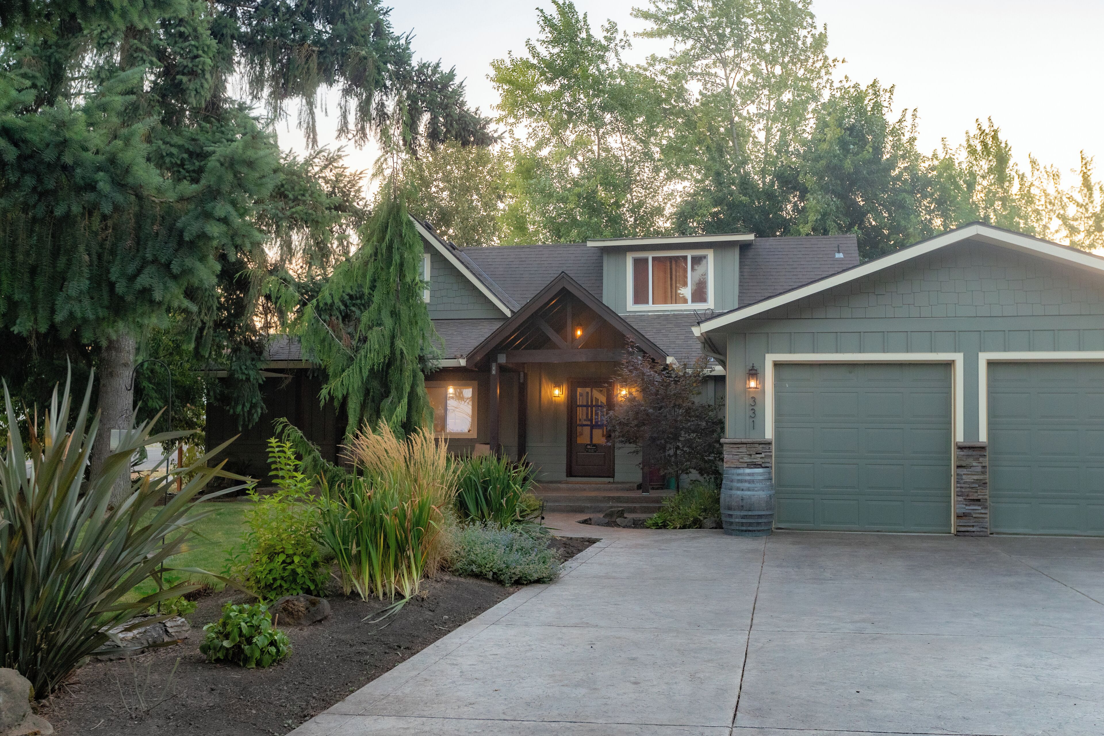 Cozy NW Getaway - Only 2 Blocks from Downtown