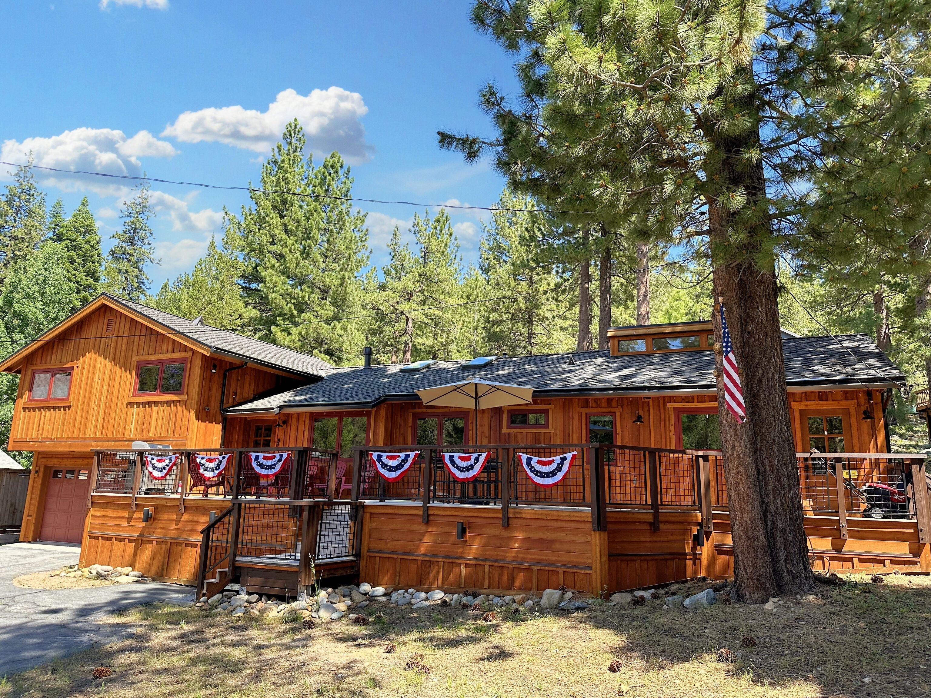 Luxurious Mountain Retreat: 5BD/3BA home in the heart of Tahoe's Olympic Valley!
