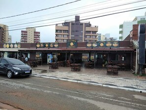 Outdoor dining - Triplex in Caiobá-Matinhos-Pr 200 m from the sea (Matinhos)