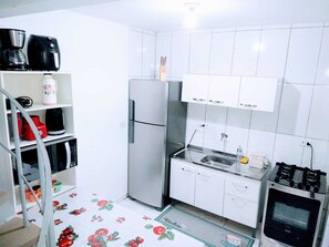 Fridge, microwave, oven, stovetop - Triplex in Caiobá-Matinhos-Pr 200 m from the sea (Matinhos)