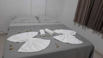 4 dormitoris, planxa i posts de planxar, wifi i roba de llit