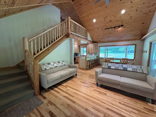 Woodland Escape with Stunning Riverfront Views