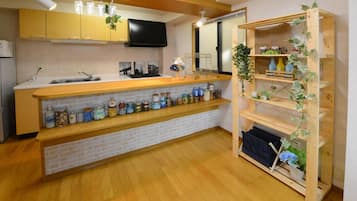 Fridge, microwave, stovetop, cookware/dishes/utensils