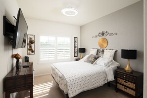 5 slaapkamers, een bureau, een strijkplank/strijkijzer, gratis wifi