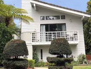 Exterior - Large luxury studio with view in of golf course , (Santa Monica)