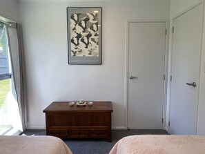 2 bedrooms, iron/ironing board, free WiFi, bed sheets