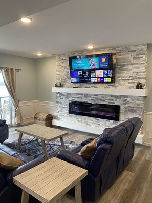 Smart TV, fireplace, stereo