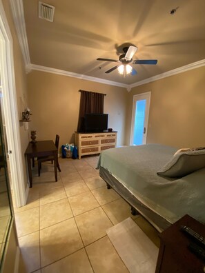 2 bedrooms, desk, iron/ironing board, free WiFi