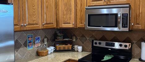 Microwave, dishwasher, coffee/tea maker, toaster