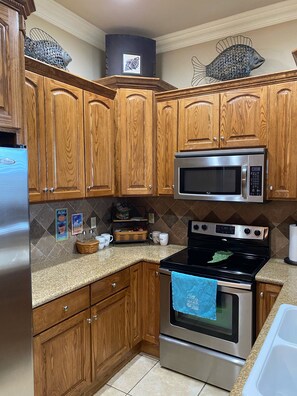 Microwave, dishwasher, coffee/tea maker, toaster