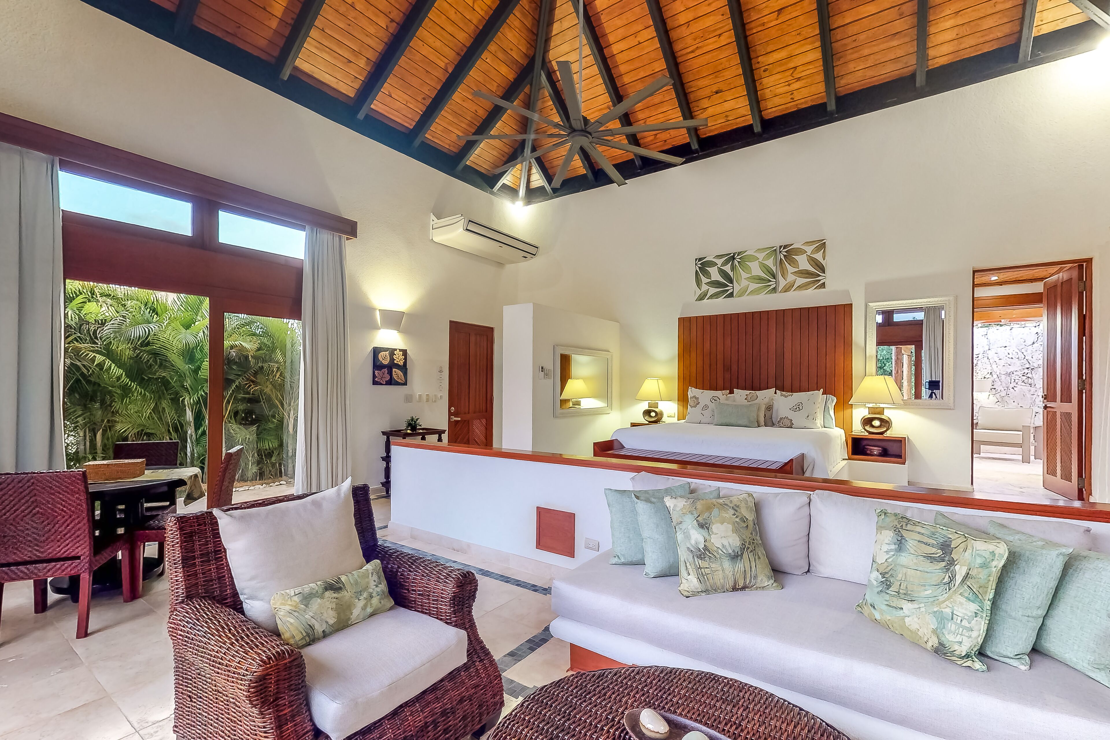 1 chambre, coffres-forts dans les chambres, fer et planche à repasser