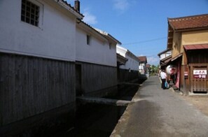 المنطقة المحيطة بالمنشأة