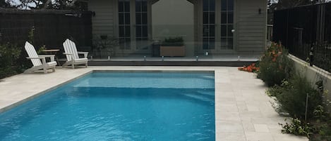 Piscina a l'aire lliure i piscina climatitzada