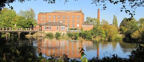 المنشأة من الخارج