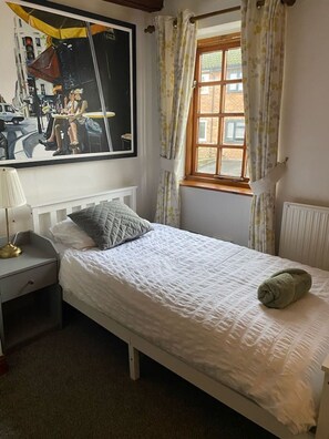 2 bedrooms, WiFi, bed sheets