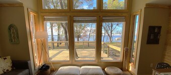 Lake Tawakoni Sunset Waterfront Cottage with private boat deck.