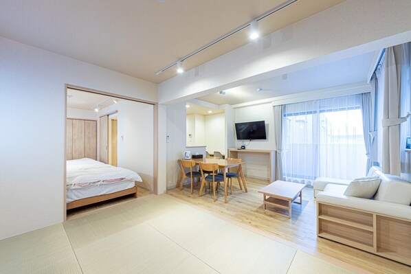 2 عدّة غرف نوم ومكتب ومكواة/لوح كي وواي فاي مجانًا