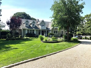 Exterior - Waterfront Villa near Hamptons with pool, hot tub & boat dock (Center Moriches)
