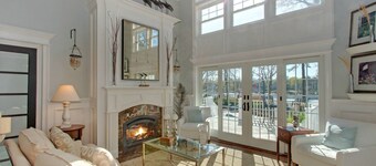 Waterfront Villa near Hamptons with pool, hot tub & boat dock