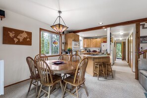 Dining - Owl Be Back Spacious, peaceful, private riverfront (Baring)