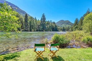 Property grounds - Owl Be Back Spacious, peaceful, private riverfront (Baring)