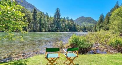 Owl Be Back Spacious, peaceful, private riverfront