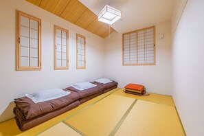 Interior - Available accommodation small groups welcomeUSJ / Osaka Ōsaka (Osaka)