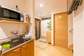 Fridge, microwave - Available accommodation small groups welcomeUSJ / Osaka Ōsaka (Osaka)