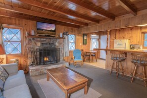 Smart TV, fireplace
